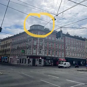 Apartamento Gesamte über Den Dächern Wiens, Viena